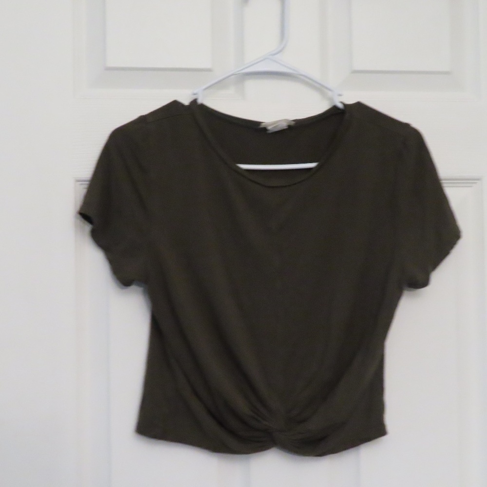 Knotty Croptop